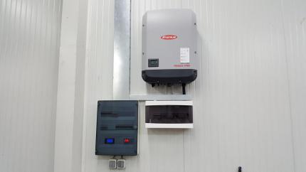 Inverter with smart meter and limiting power