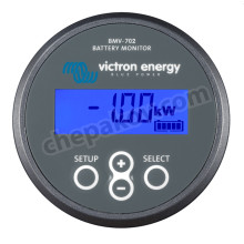 Battery Monitor BMV-702 (устройство за наблюдение на заряд/разряда на акумулаторите). Има допълнителна възможност за измерване на втори акумулатор: волтаж, температура или средна точка